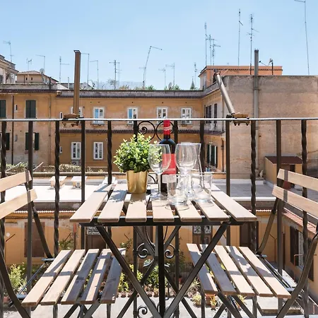 White Flat 60 -san Lorenzo- شقة
